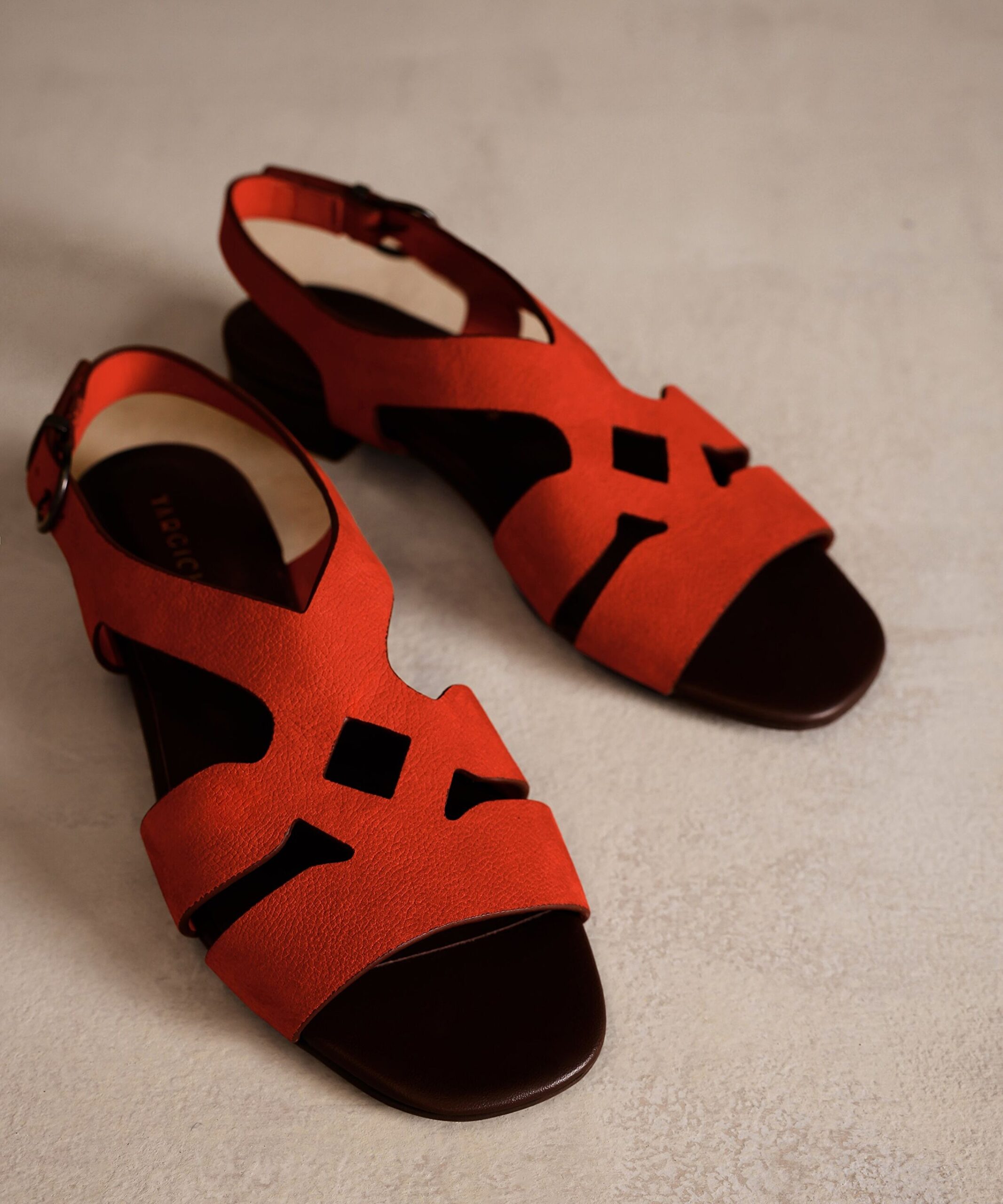 Çapraz Bant Detaylı Deri Sandalet - Görsel 3